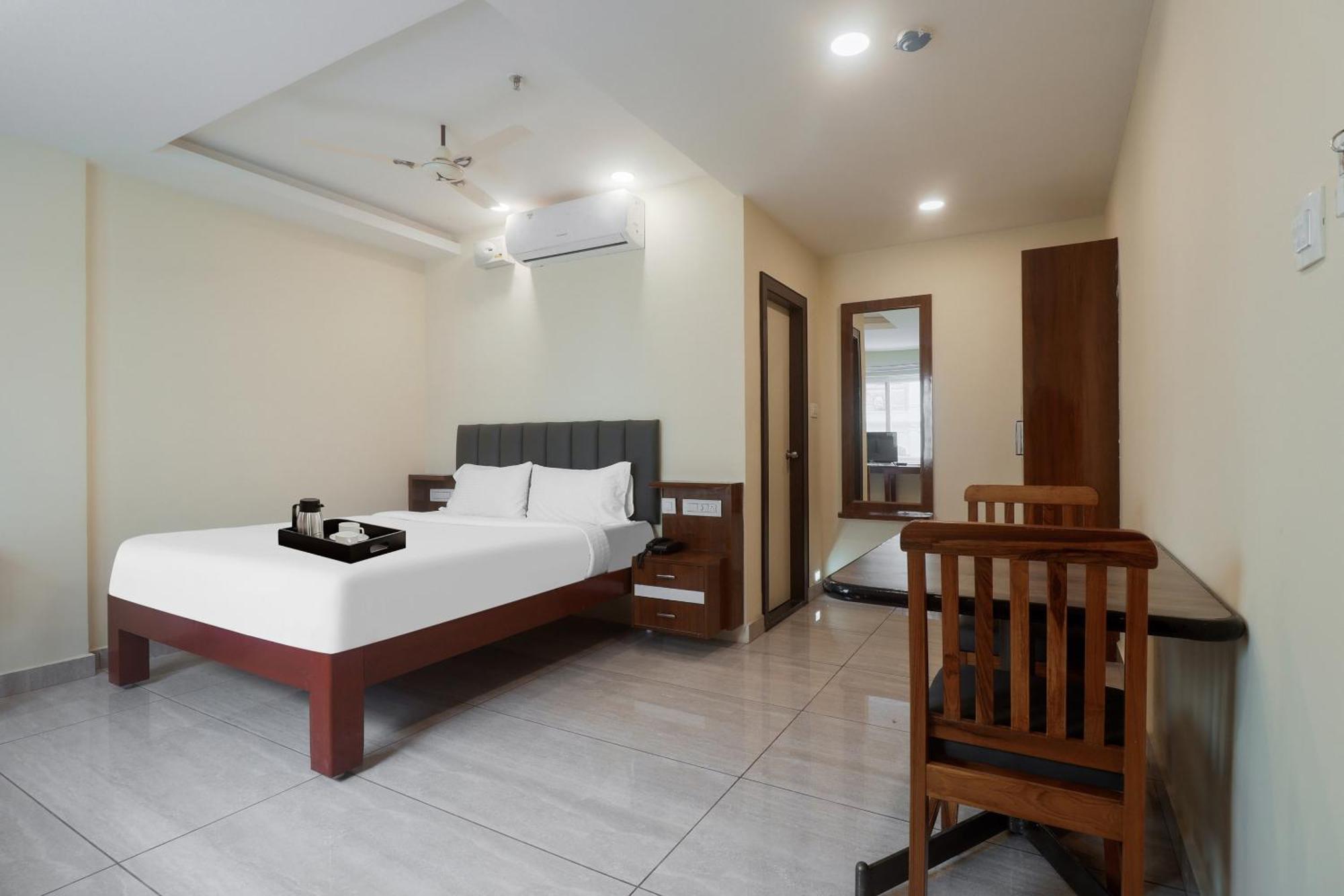 Treebo Trend DJ Grand Hotel Tirupati Buitenkant foto