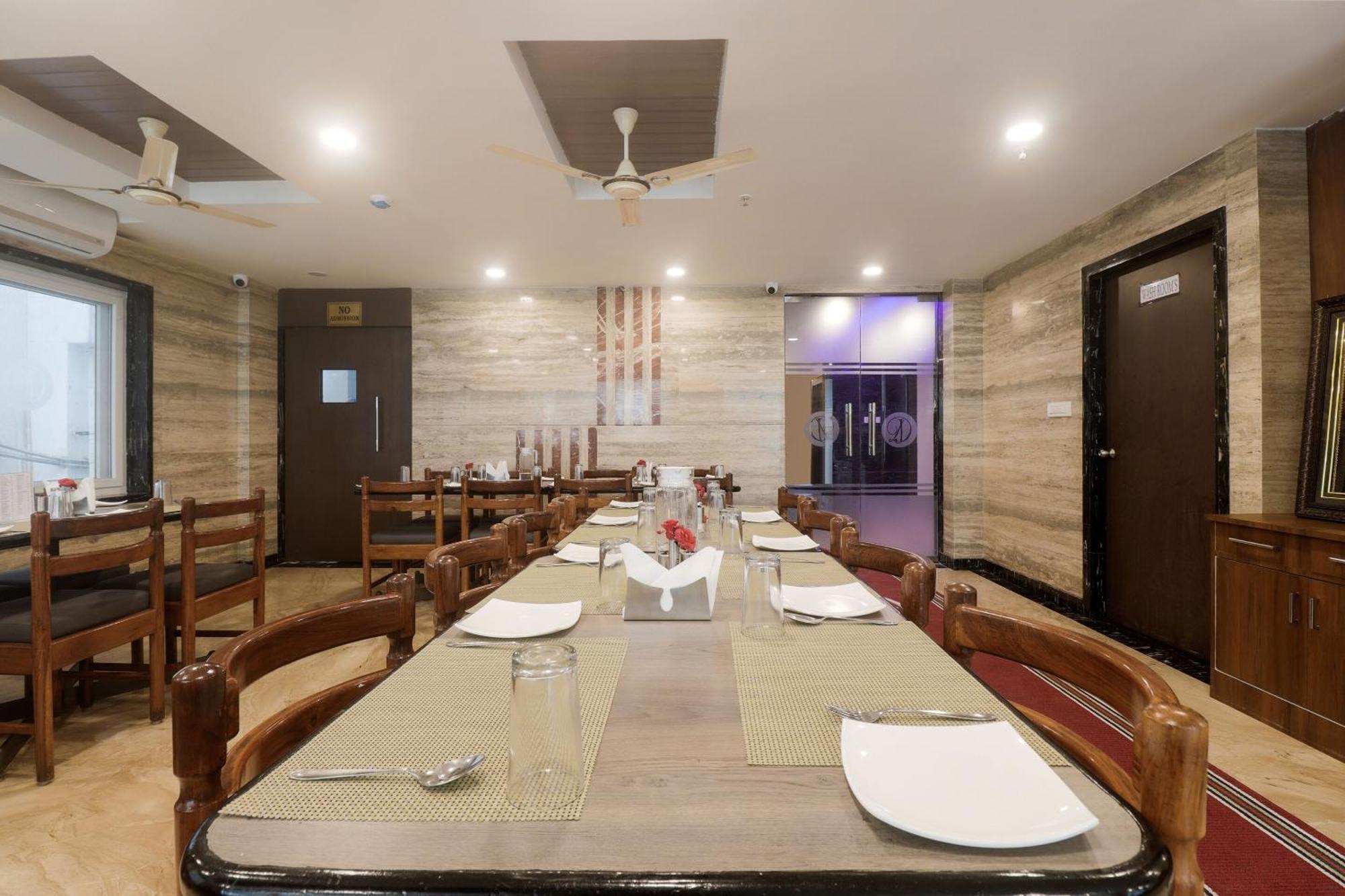 Treebo Trend DJ Grand Hotel Tirupati Buitenkant foto